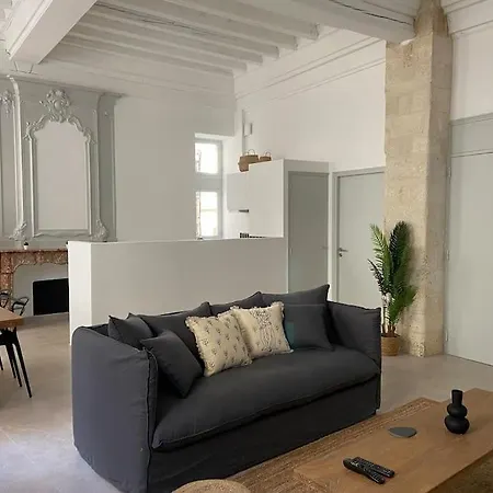Apartment Avec Ventilateurs Proche Du Palais Des Papes