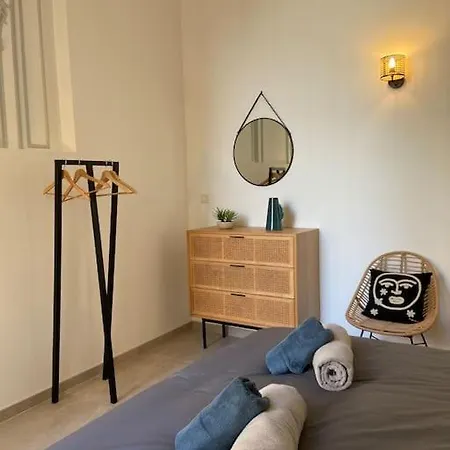 Apartment Avec Ventilateurs Proche Du Palais Des Papes